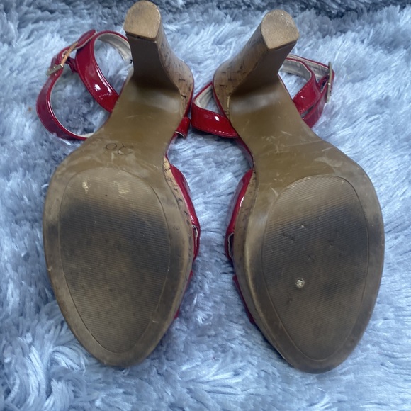 Steve Madden Roxann Red Cork Heel Platform Sandals Size 8.5 Excellent Condition - Picture 10 of 10